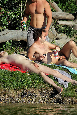 They a sunbathes entirely empty